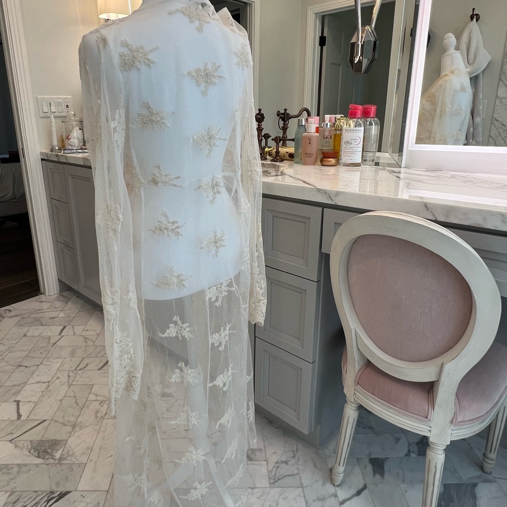 Sheer coverup - Picture 4 of 4